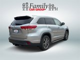 Used 2018 Toyota Highlander SE image 3