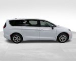 Used 2024 Chrysler Pacifica Limited image 4