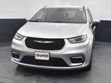 Used 2023 Chrysler Pacifica Touring-L image 3