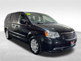 Used 2016 Chrysler Town & Country Touring image 3