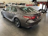 Used 2018 Toyota Camry SE image 3