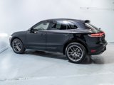 Certified 2022 Porsche Macan image 2