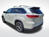 Used 2018 Toyota Highlander LE image 3