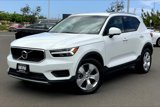 Used 2020 Volvo XC40 T4 Momentum image 2