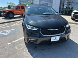 Used 2023 Chrysler Pacifica Touring-L image 4