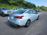 Used 2023 Nissan Versa SV image 3