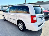 Used 2014 Chrysler Town & Country Touring image 4