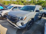 Used 2024 Volkswagen Atlas Peak Edition SE image 4