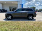 Used 2021 Jeep Grand Cherokee Laredo image 4
