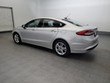 Used 2018 Ford Fusion SE w/ Fusion SE Technology Package image 3