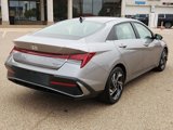 Used 2024 Hyundai Elantra SEL w/ Convenience Package image 4