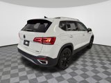 Certified 2022 Volkswagen Taos SE w/ Panoramic Sunroof Package image 4