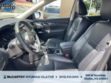 Used 2018 Nissan Rogue SV image 2