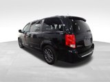 Used 2017 Dodge Grand Caravan SXT image 3
