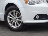 Used 2019 Dodge Grand Caravan SXT w/ Driver Convenience Group image 3