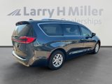 Used 2021 Chrysler Pacifica Touring-L w/ Uconnect Theater Family Group image 3