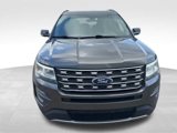 Used 2017 Ford Explorer XLT image 2