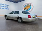 Used 2006 Lincoln Town Car Designer Series image 3