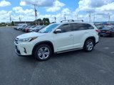 Used 2017 Toyota Highlander Limited image 3