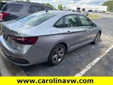 Used 2022 Volkswagen Jetta SE image 3