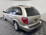 Used 2006 Chrysler Town & Country Touring image 4