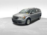 Used 2014 Chrysler Town & Country Touring image 4