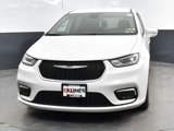Used 2022 Chrysler Pacifica Touring-L image 5