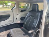 Used 2017 Chrysler Pacifica Limited image 6