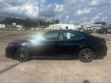 Used 2023 Toyota Camry SE image 5