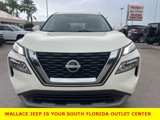 Used 2022 Nissan Rogue SV image 2