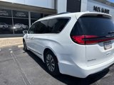 Used 2021 Chrysler Pacifica Touring-L image 6
