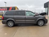 Used 2016 Chrysler Town & Country Touring-L w/ Driver Convenience Group image 4