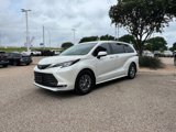 Used 2021 Toyota Sienna XLE image 2