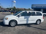 Used 2014 Chrysler Town & Country Touring image 2