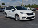 Used 2023 Chrysler Pacifica Touring-L image 2