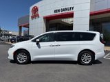 Used 2023 Chrysler Pacifica Touring-L image 3