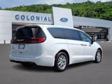 Used 2023 Chrysler Pacifica Touring-L image 6