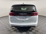 Used 2023 Chrysler Pacifica Touring-L image 4