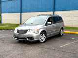 Used 2016 Chrysler Town & Country Touring image 3