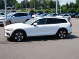 Used 2020 Volvo V60 T5 Cross Country image 3