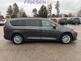 Used 2017 Chrysler Pacifica Touring-L image 4