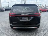 Used 2023 Chrysler Pacifica Touring-L image 6