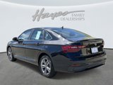 Used 2023 Volkswagen Jetta SE image 3