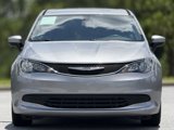 Used 2017 Chrysler Pacifica Touring image 2