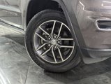 Used 2018 Jeep Grand Cherokee Limited image 3