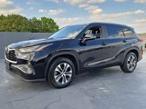 Used 2023 Toyota Highlander XLE image 3