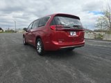 New 2025 Chrysler Pacifica Select image 3