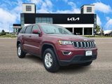 Used 2017 Jeep Grand Cherokee Laredo image 2