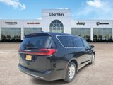 Used 2023 Chrysler Pacifica Touring-L image 4