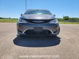 Used 2018 Chrysler Pacifica Limited w/ Tire & Wheel Group image 2